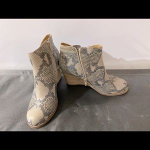 NWT Lucky booties 7M